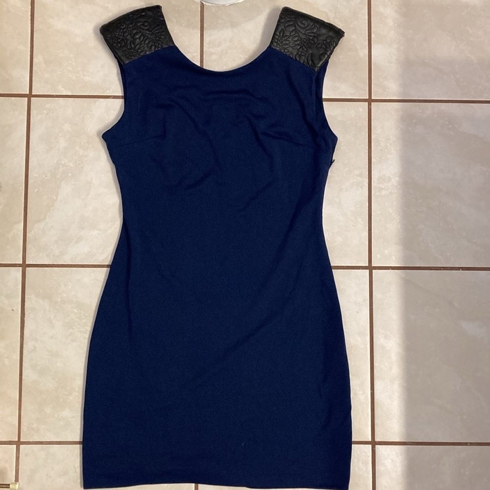 NWT Guess Bodycon Dress - Picture 11 of 12